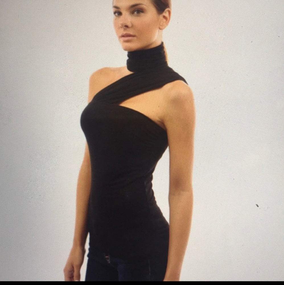 Patty Boutik Diagonal One Shoulder Top X Large